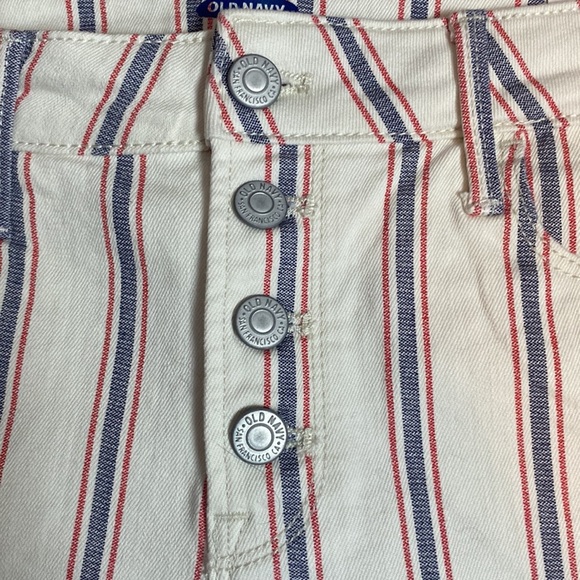 Old Navy Women’s Mid Rise Button Fly Red White Blue Stretch Shorts 5” Inseam NWT - Picture 2 of 7
